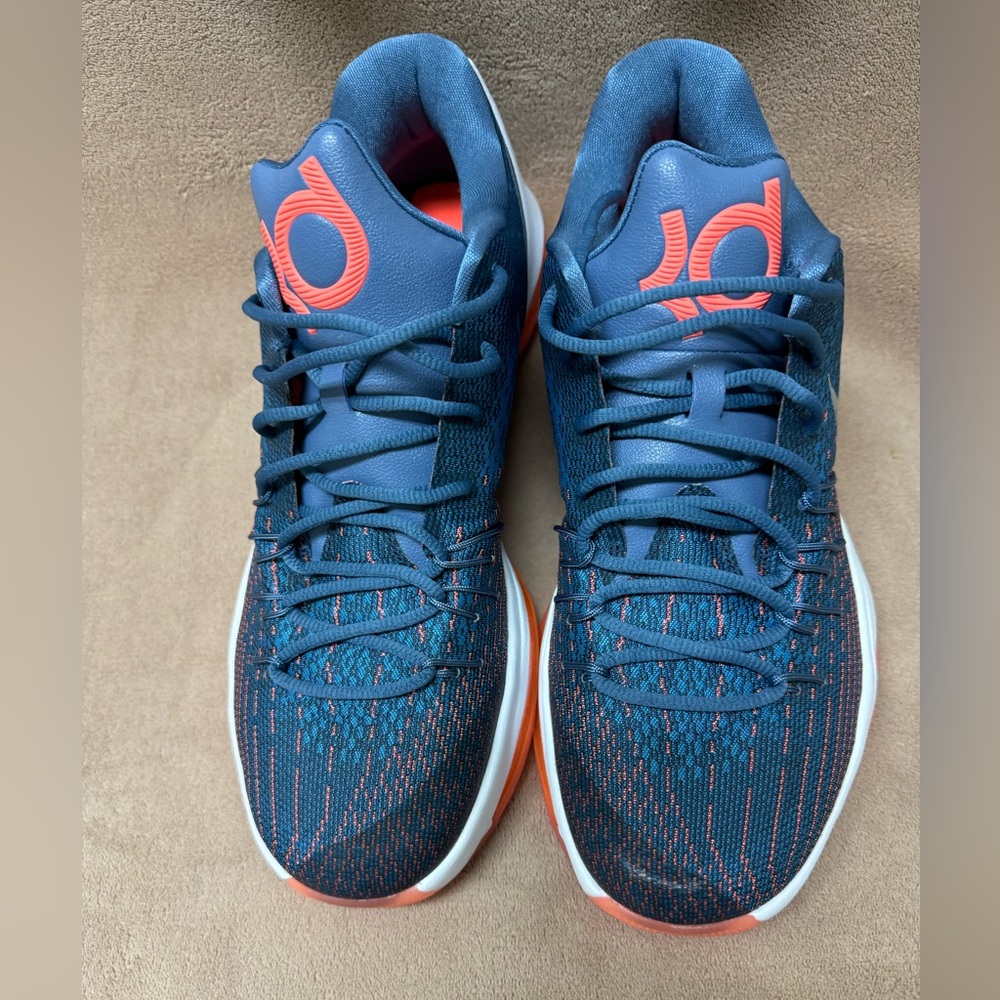K8 Nike like new size 12 ocean white & blue